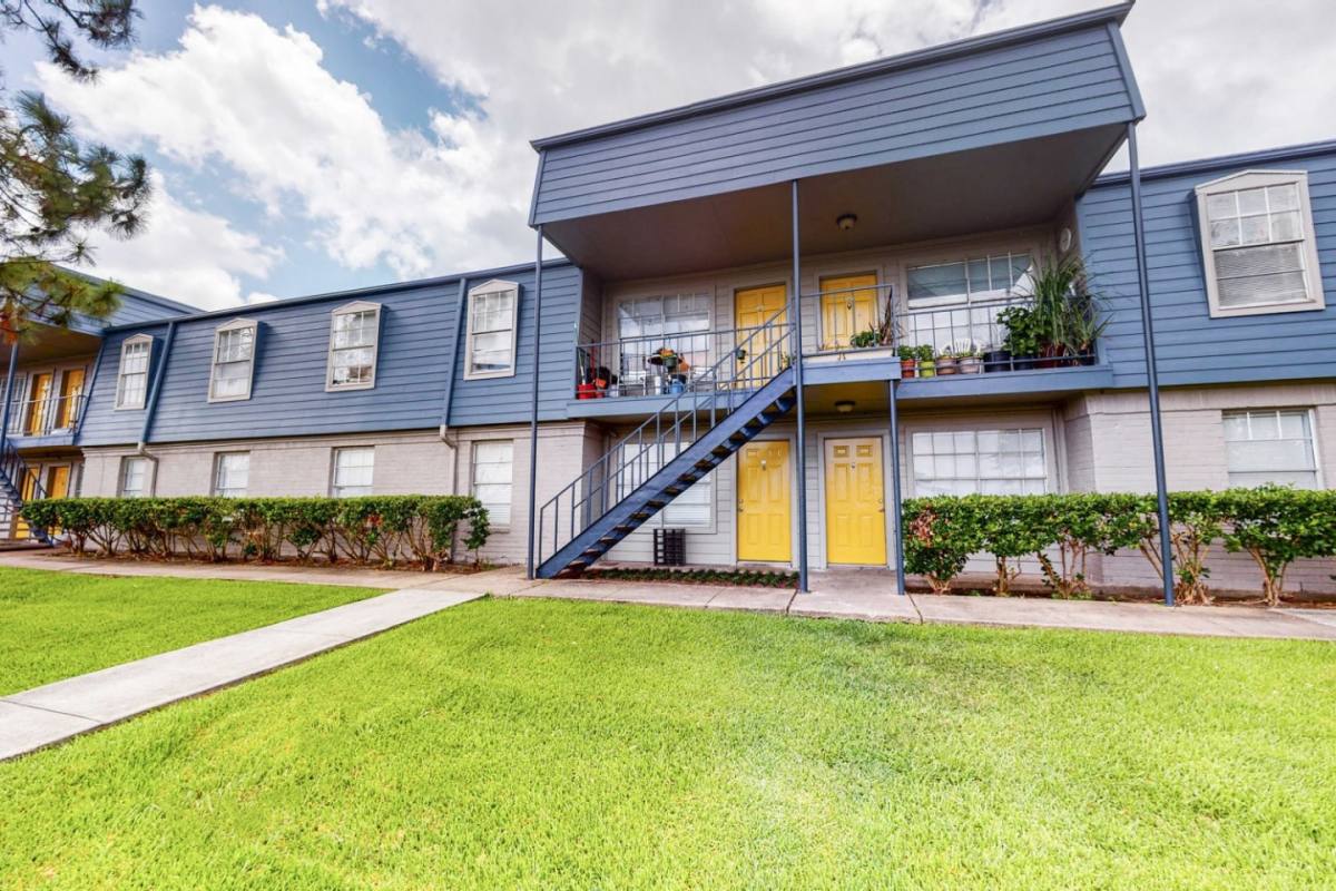 Townhouse for rent at Valencia Grove, 11810 Algonquin Dr, Houston, TX 77089