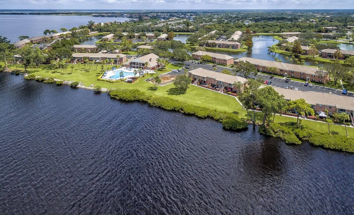 Apartment for rent at View Carlton Arms, 1191 Carlton Arms Dr, Bradenton, FL 34208