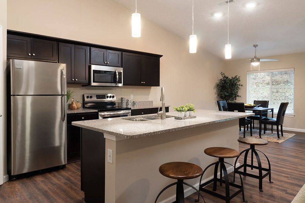 Apartment for rent at Redwood Copley, 4035 Ridgewood Rd, Akron, OH 44321