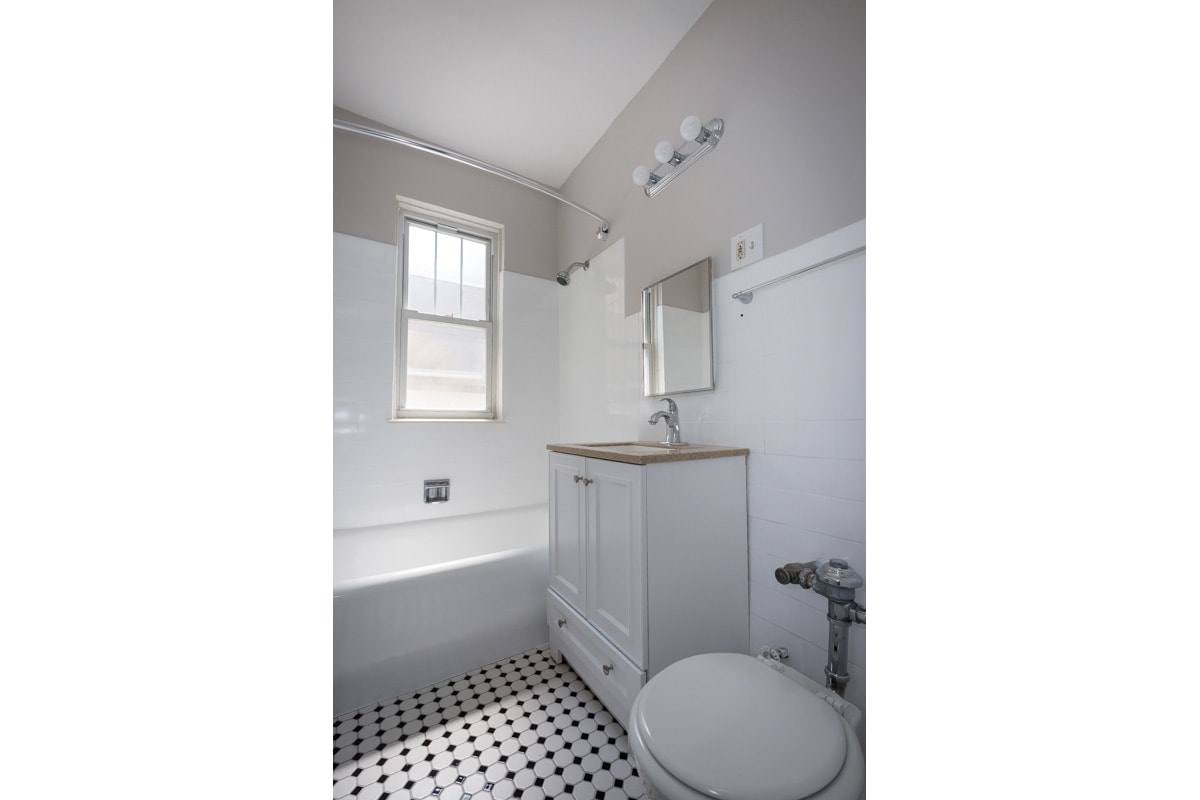 Apartment for rent at Ivy at Sylvan, 5532 S Kenwood Ave, Chicago, IL 60637