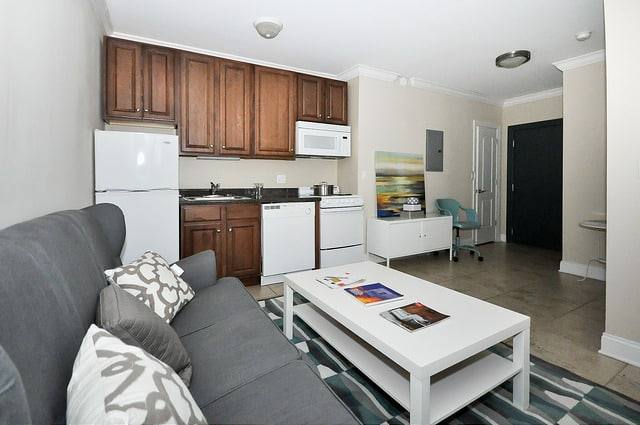 Apartment for rent at 1135 W Pratt Blvd, Chicago, IL 60626