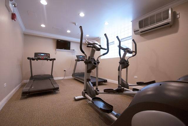 Apartment for rent at 1135 W Pratt Blvd, Chicago, IL 60626