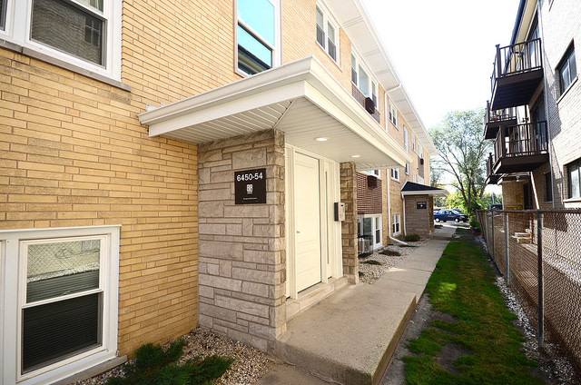 Apartment for rent at 6454 N NW Highway, Chicago, IL 60631