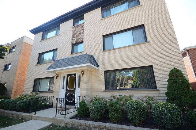 Apartment for rent at 6874 N NW Highway, Chicago, IL 60631