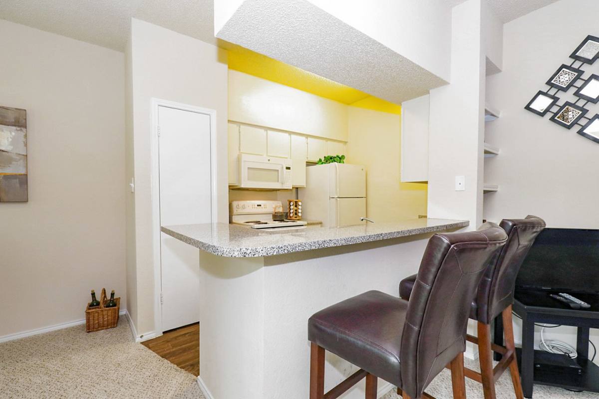 Apartment for rent at Hillside, 1020 Raleigh Dr, Carrollton, TX 75007