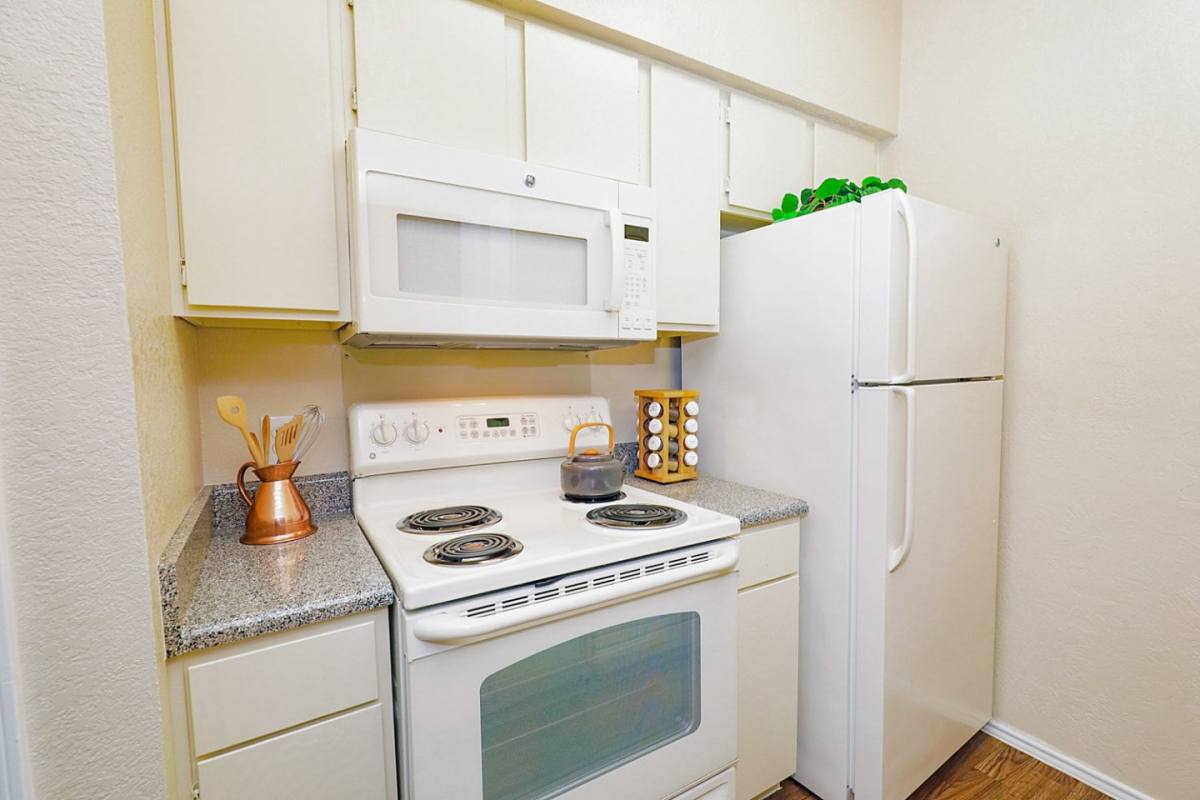 Apartment for rent at Hillside, 1020 Raleigh Dr, Carrollton, TX 75007