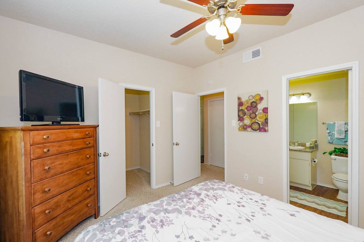Apartment for rent at Hillside, 1020 Raleigh Dr, Carrollton, TX 75007