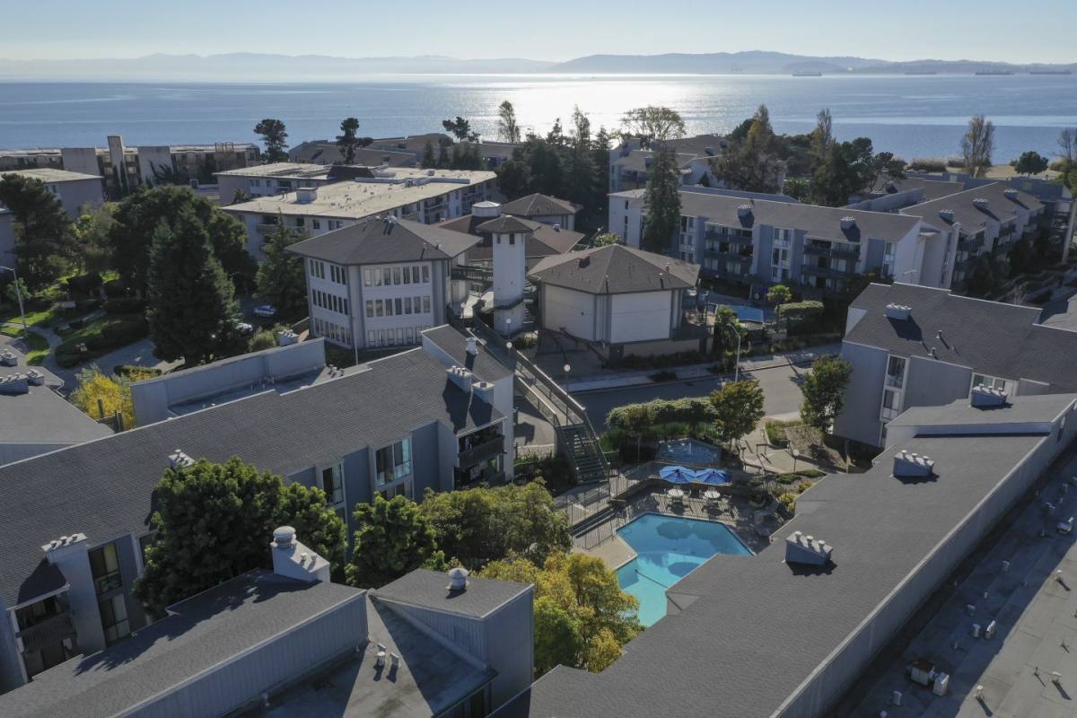 Apartment for rent at Southshore, 901 Shorepoint Court, Alameda, CA 94501