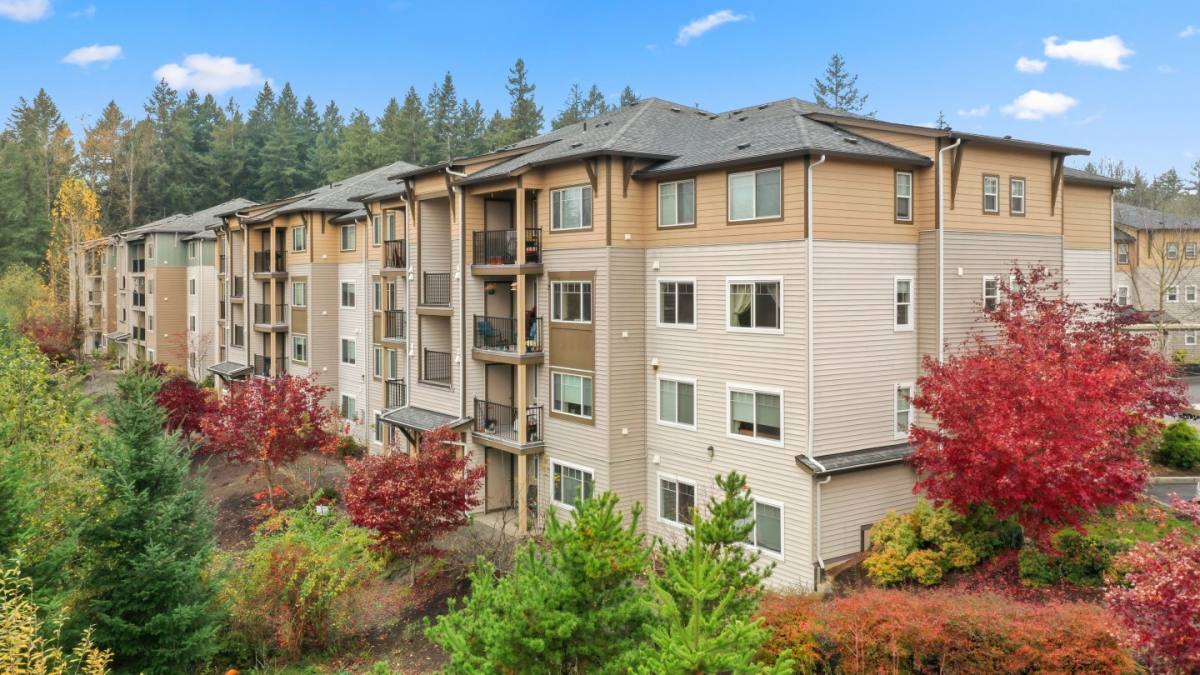 Apartment for rent at Meadows at Heron Creek, 10667 NE Heritage Parkway, Beaverton, OR 97006