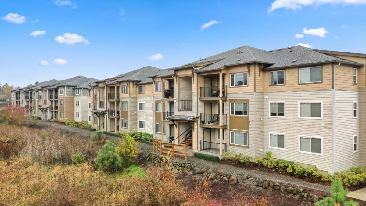 Apartment for rent at Meadows at Heron Creek, 10667 NE Heritage Parkway, Beaverton, OR 97006