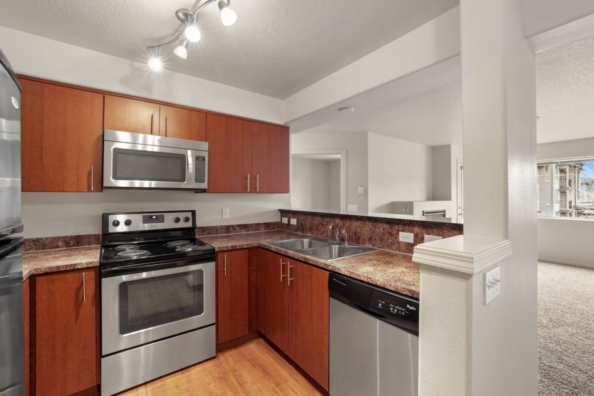 Apartment for rent at Meadows at Heron Creek, 10667 NE Heritage Parkway, Beaverton, OR 97006