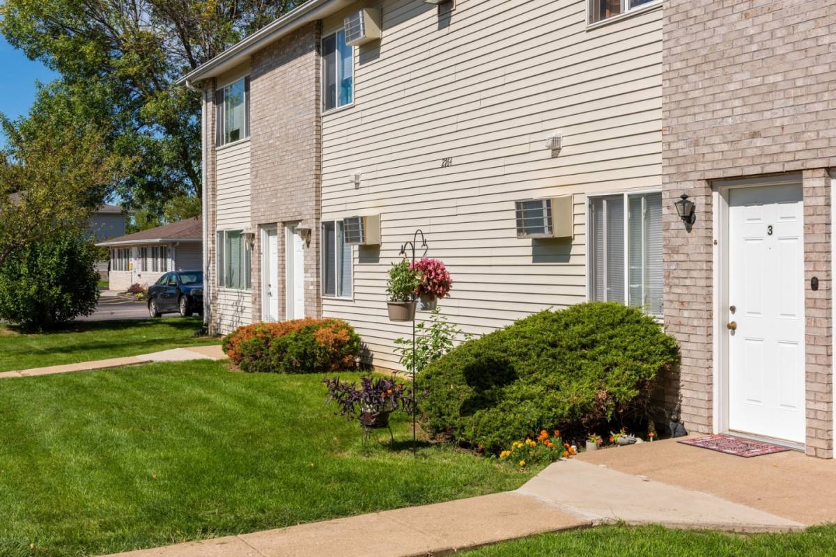 Apartment for rent at Jersey Meadows, 2700 E 53rd St, Davenport, IA 52807