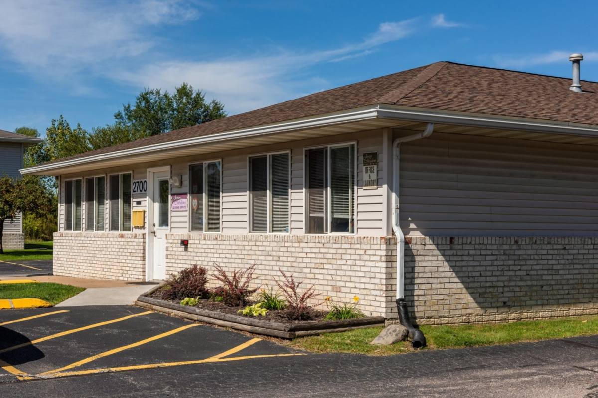 Apartment for rent at Jersey Meadows, 2700 E 53rd St, Davenport, IA 52807