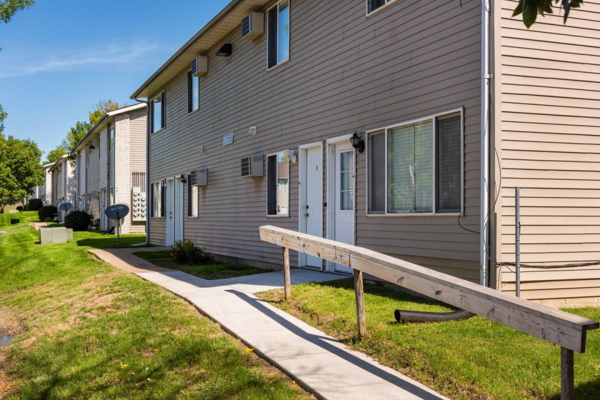 Apartment for rent at Jersey Meadows, 2700 E 53rd St, Davenport, IA 52807