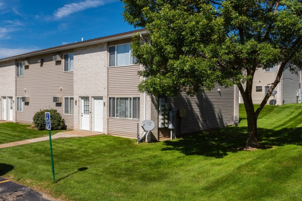 Apartment for rent at Jersey Meadows, 2700 E 53rd St, Davenport, IA 52807