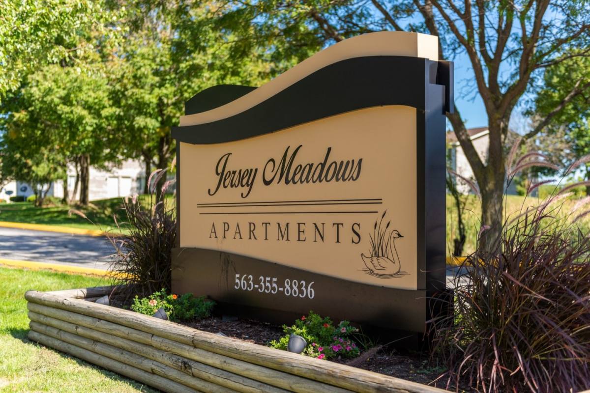 Apartment for rent at Jersey Meadows, 2700 E 53rd St, Davenport, IA 52807