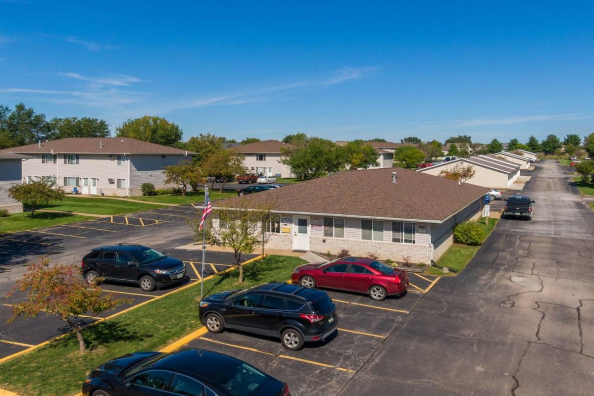 Apartment for rent at Jersey Meadows, 2700 E 53rd St, Davenport, IA 52807
