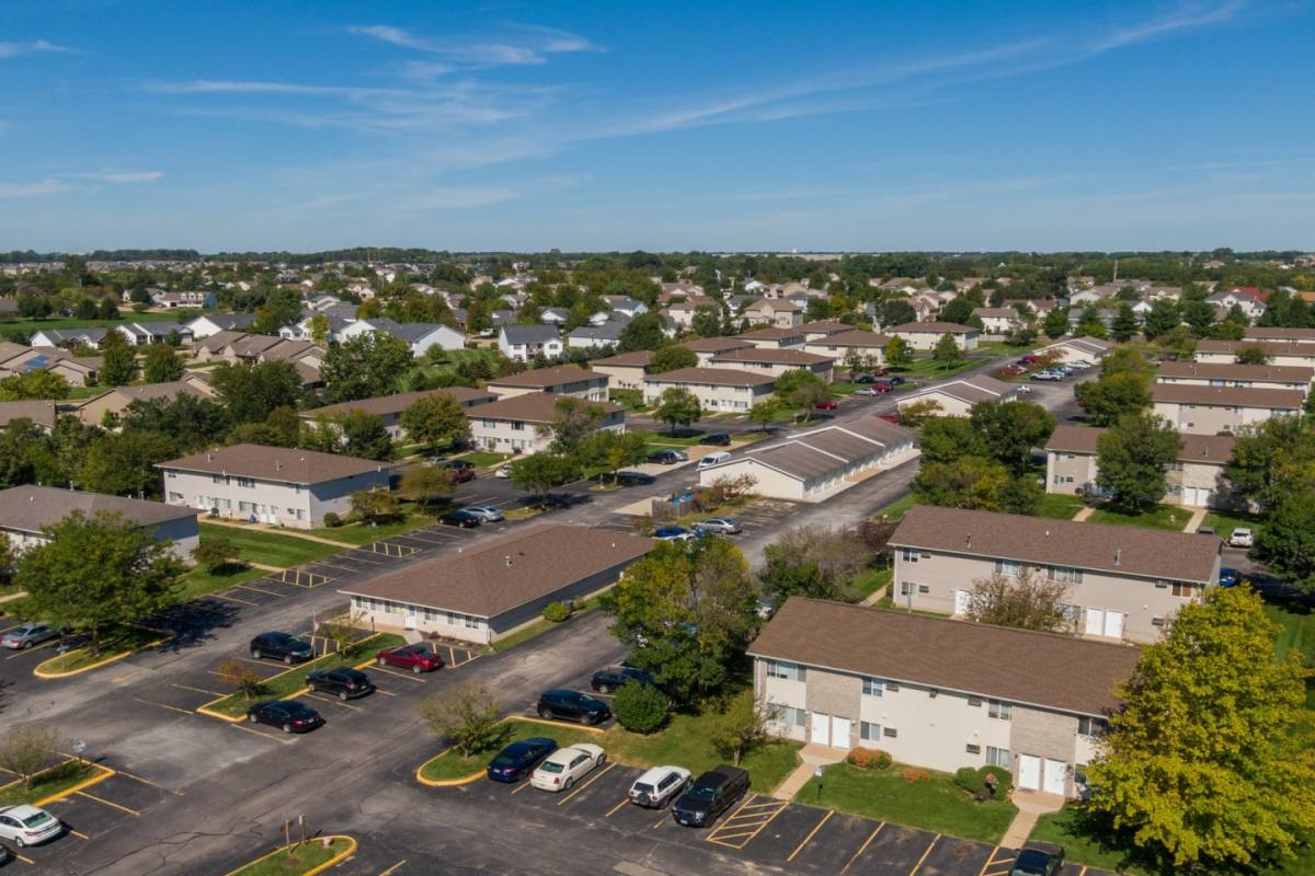 Apartment for rent at Jersey Meadows, 2700 E 53rd St, Davenport, IA 52807