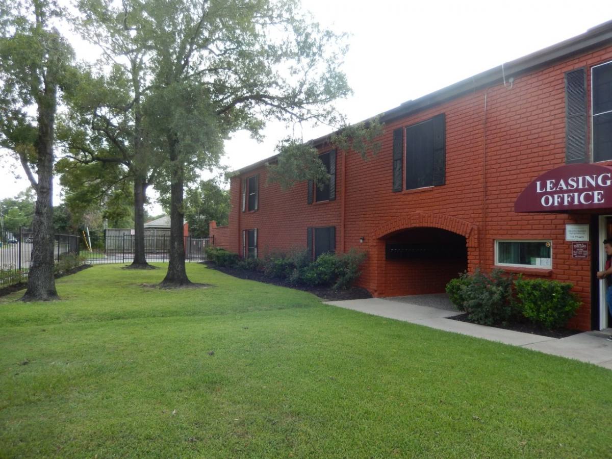 Apartment for rent at Fair Oaks, 910 Fair Oaks, Houston, TX 77023