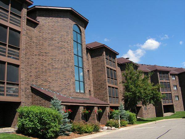 Apartment for rent at Poplar Bridge, 9350 Collegeview Rd, Minneapolis, MN 55437