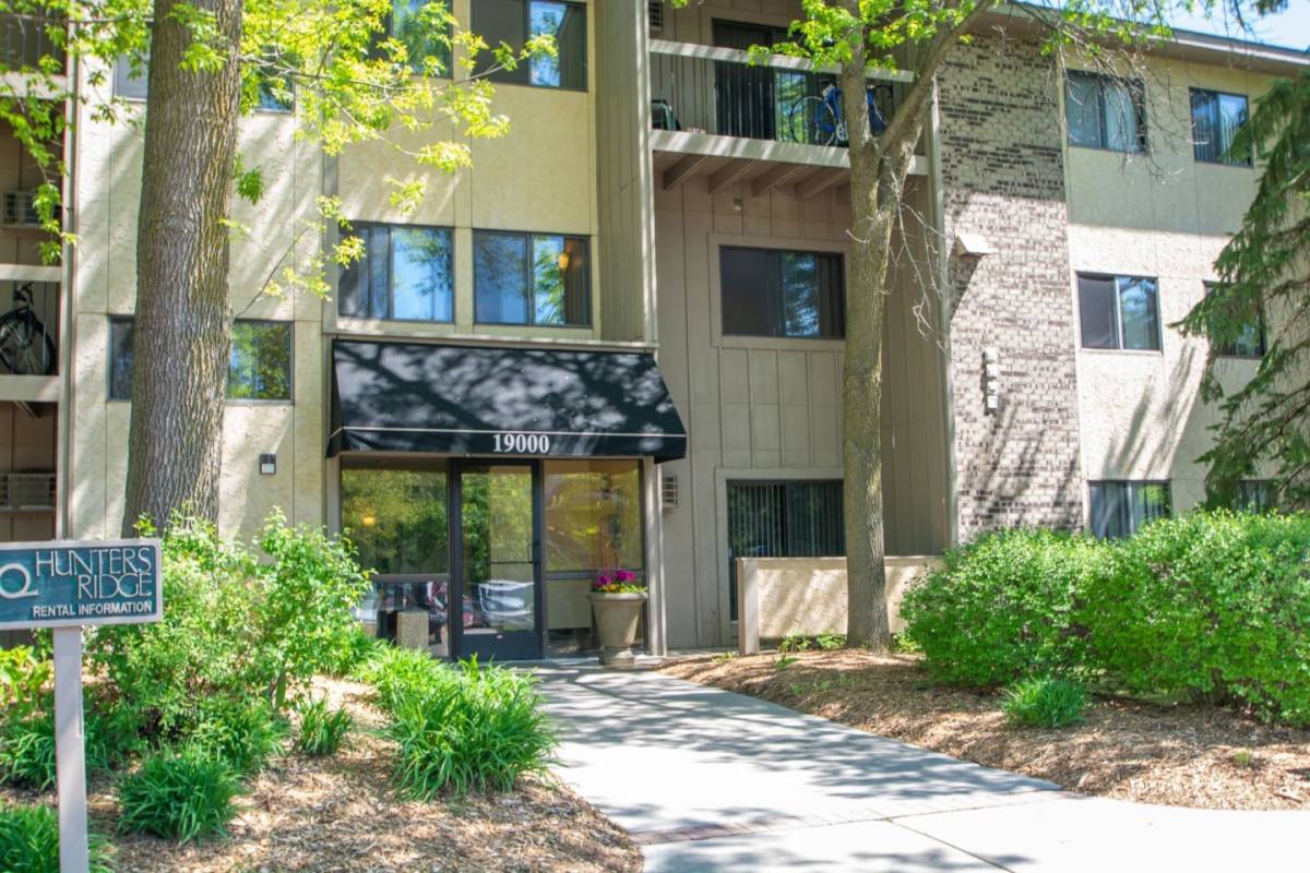 Apartment for rent at Hunters Ridge, 19000 Stratford Rd, Minnetonka, MN 55345