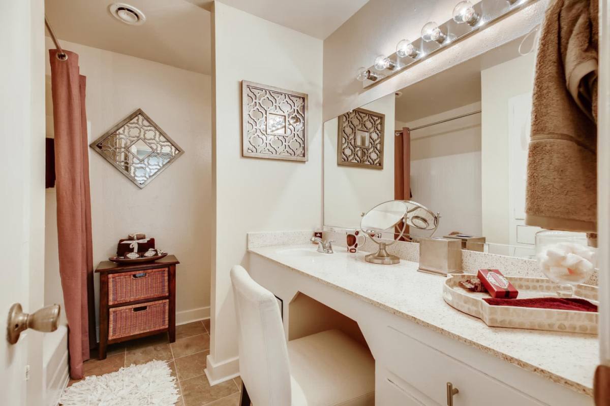 Townhouse for rent at 9900 Memorial, 722 International Blvd, Houston, TX 77024