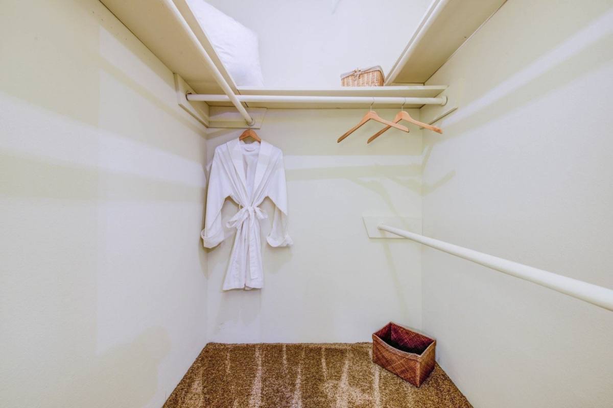 Townhouse for rent at 9900 Memorial, 722 International Blvd, Houston, TX 77024