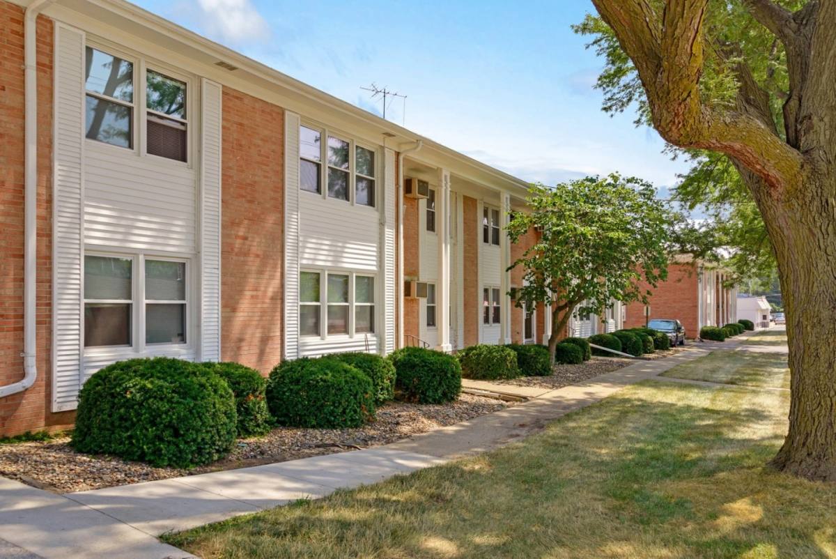 Apartment for rent at Plaza Manor, 3821 66th St, Urbandale, IA 50322