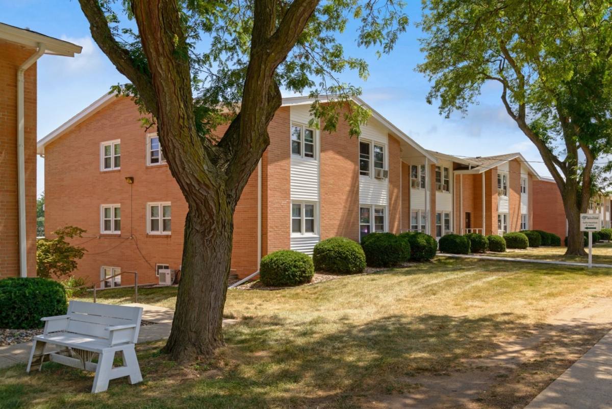 Apartment for rent at Plaza Manor, 3821 66th St, Urbandale, IA 50322