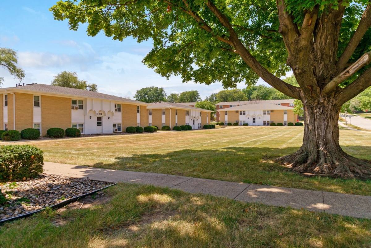 Apartment for rent at Plaza Manor, 3821 66th St, Urbandale, IA 50322