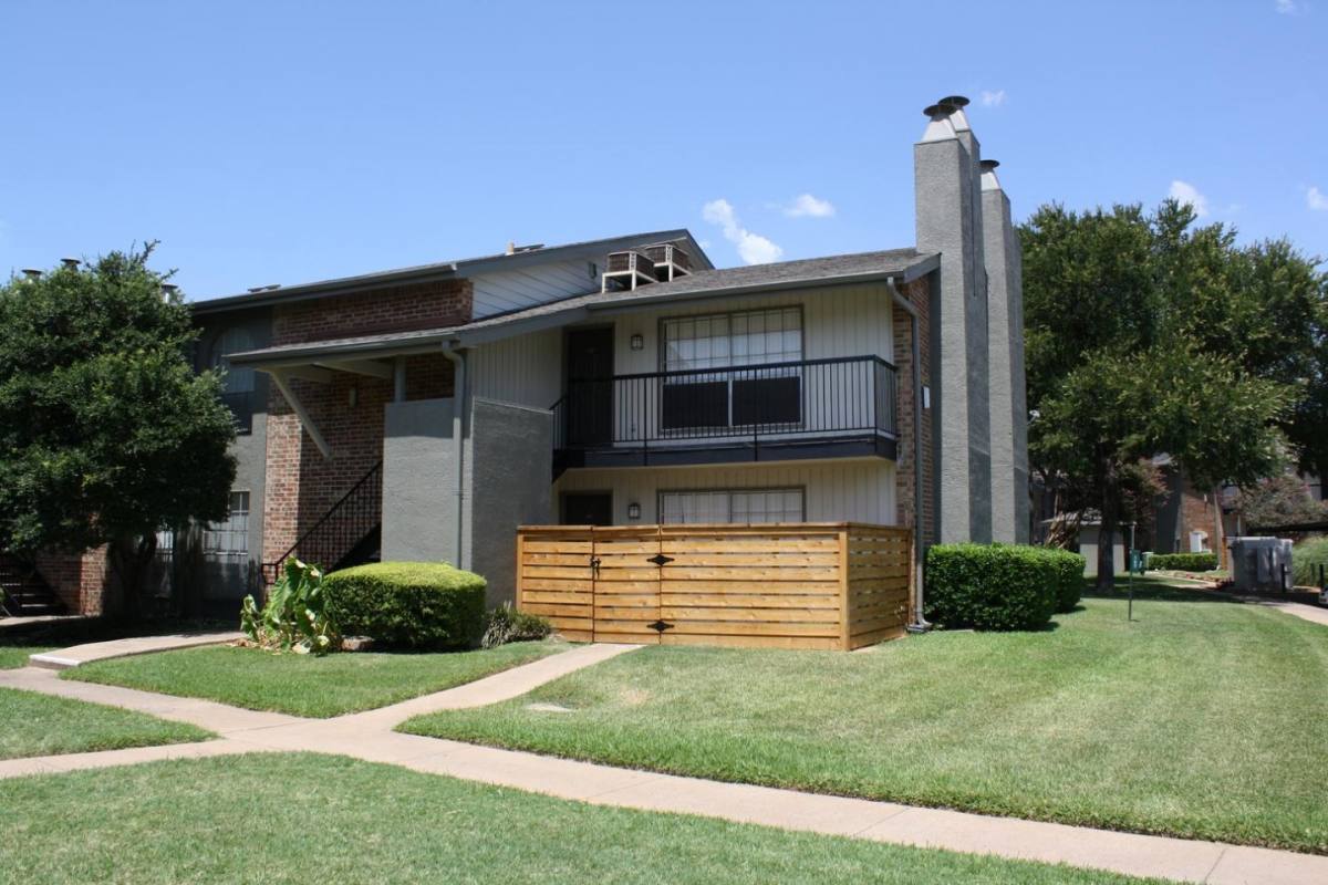 Apartment for rent at Preston Del Norte, 5811 Belt Line Rd, Dallas, TX 75254