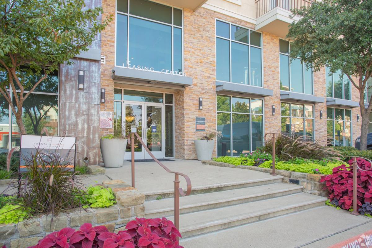 Apartment for rent at Fountain Pointe Las Colinas, 5225 Las Colinas Blvd, Irving, TX 75039