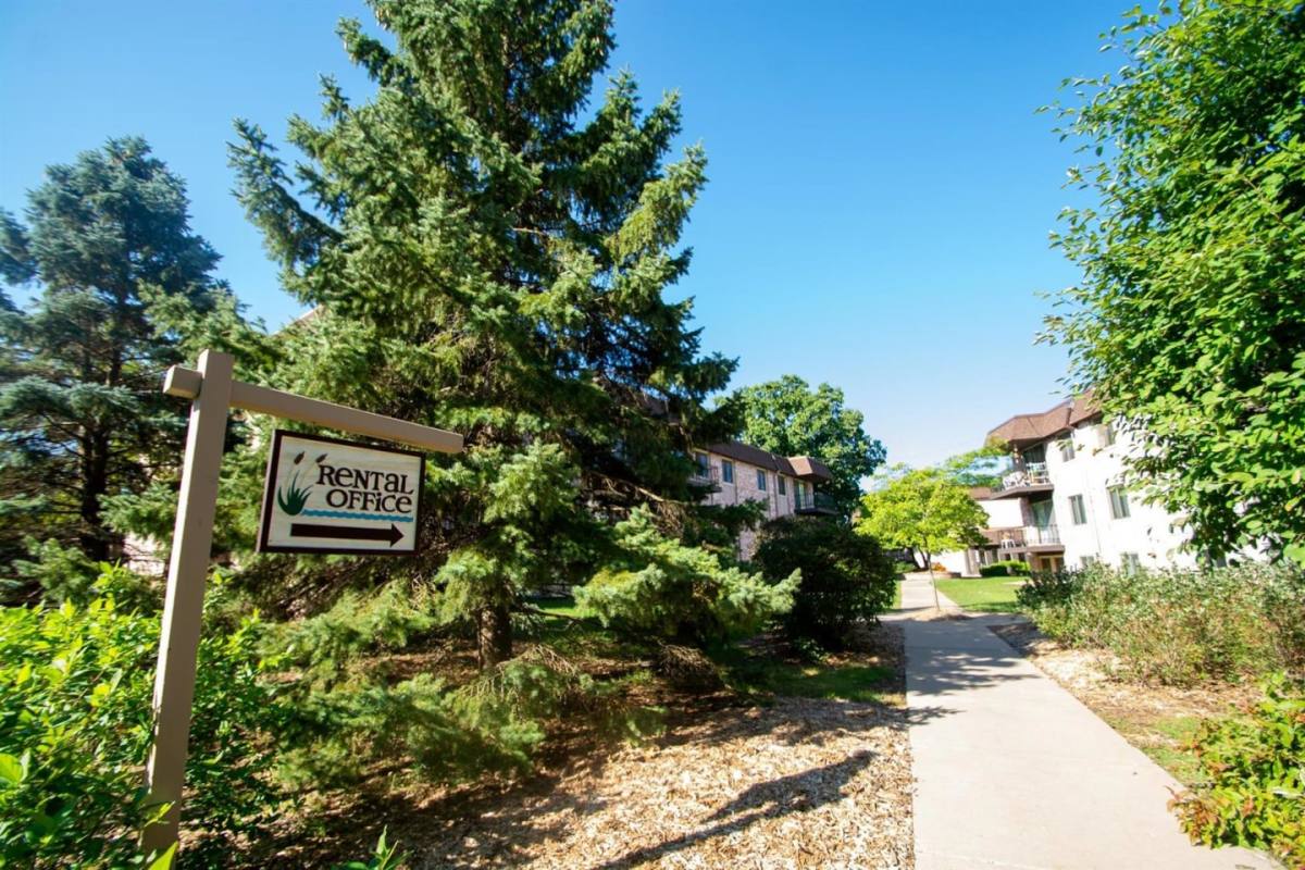 Apartment for rent at Creekwood, 1328 Lake St NE, Hopkins, MN 55343