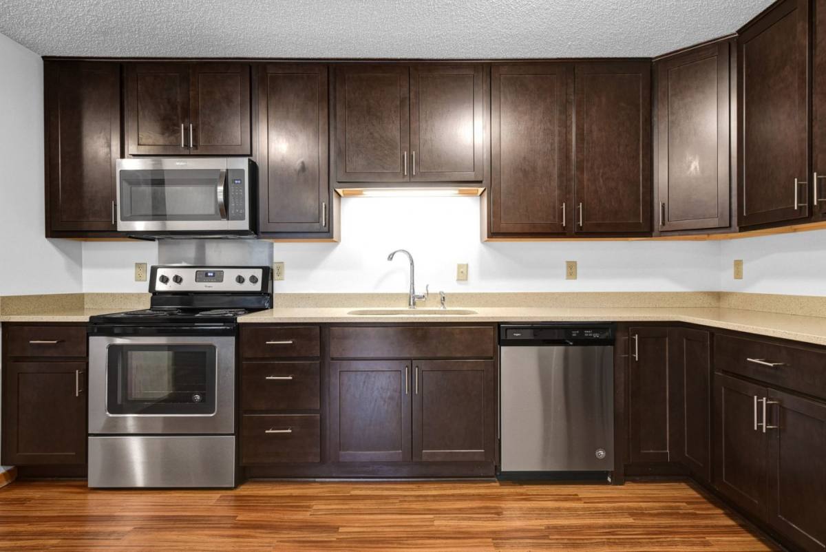 Apartment for rent at Oaks Lincoln, 5202 Lincoln Dr, Minneapolis, MN 55436