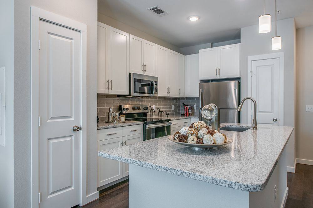 Apartment for rent at Skyline Trinity, 1900 N Beckley Ave, Dallas, TX 75208