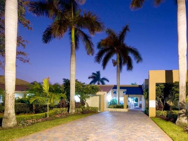 Apartment for rent at Azalea Village, 4200 Community Dr, West Palm Beach, FL 33409