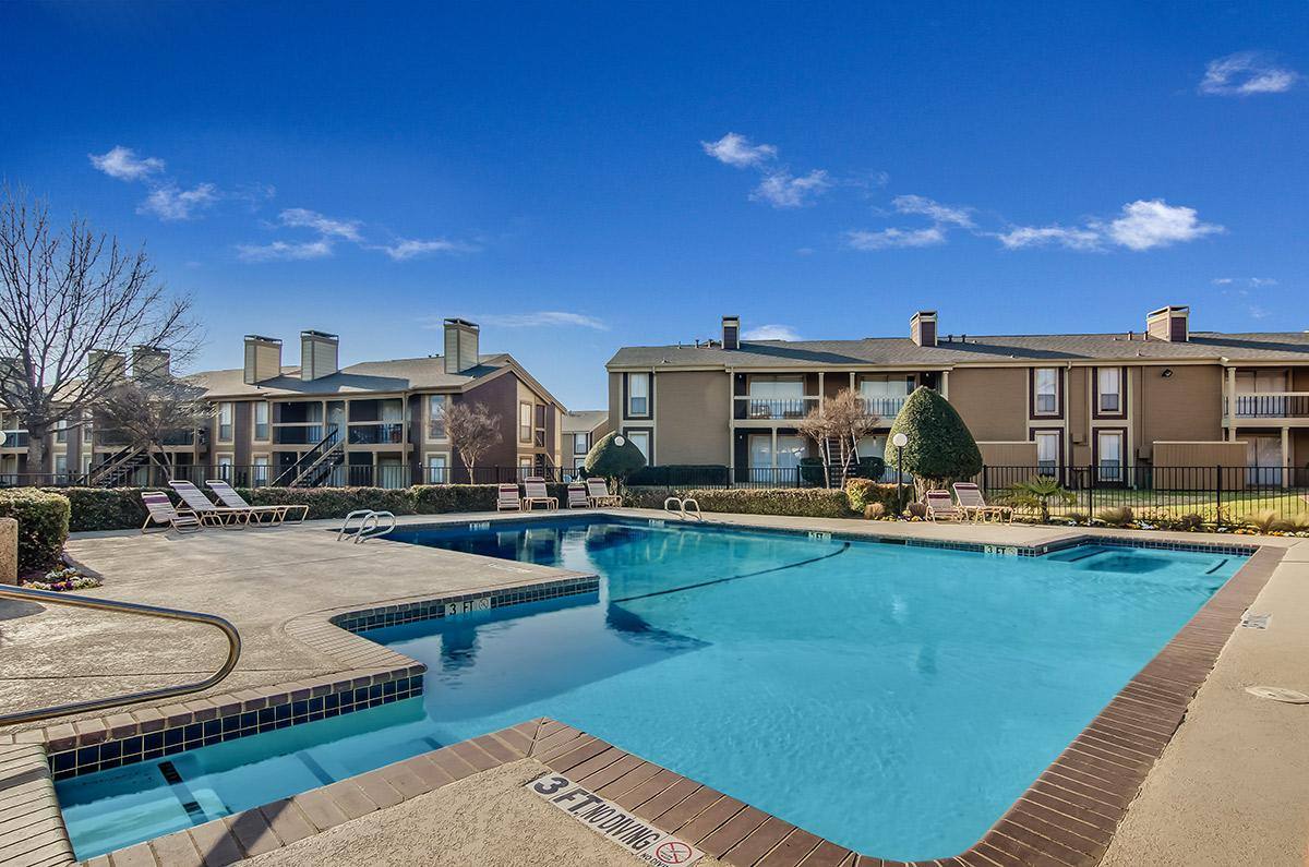 Apartment for rent at Keller Oaks, 2121 Marsh Lane, Carrollton, TX 75006