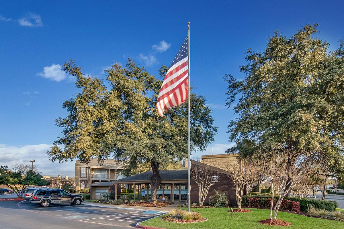 Apartment for rent at Keller Oaks, 2121 Marsh Lane, Carrollton, TX 75006