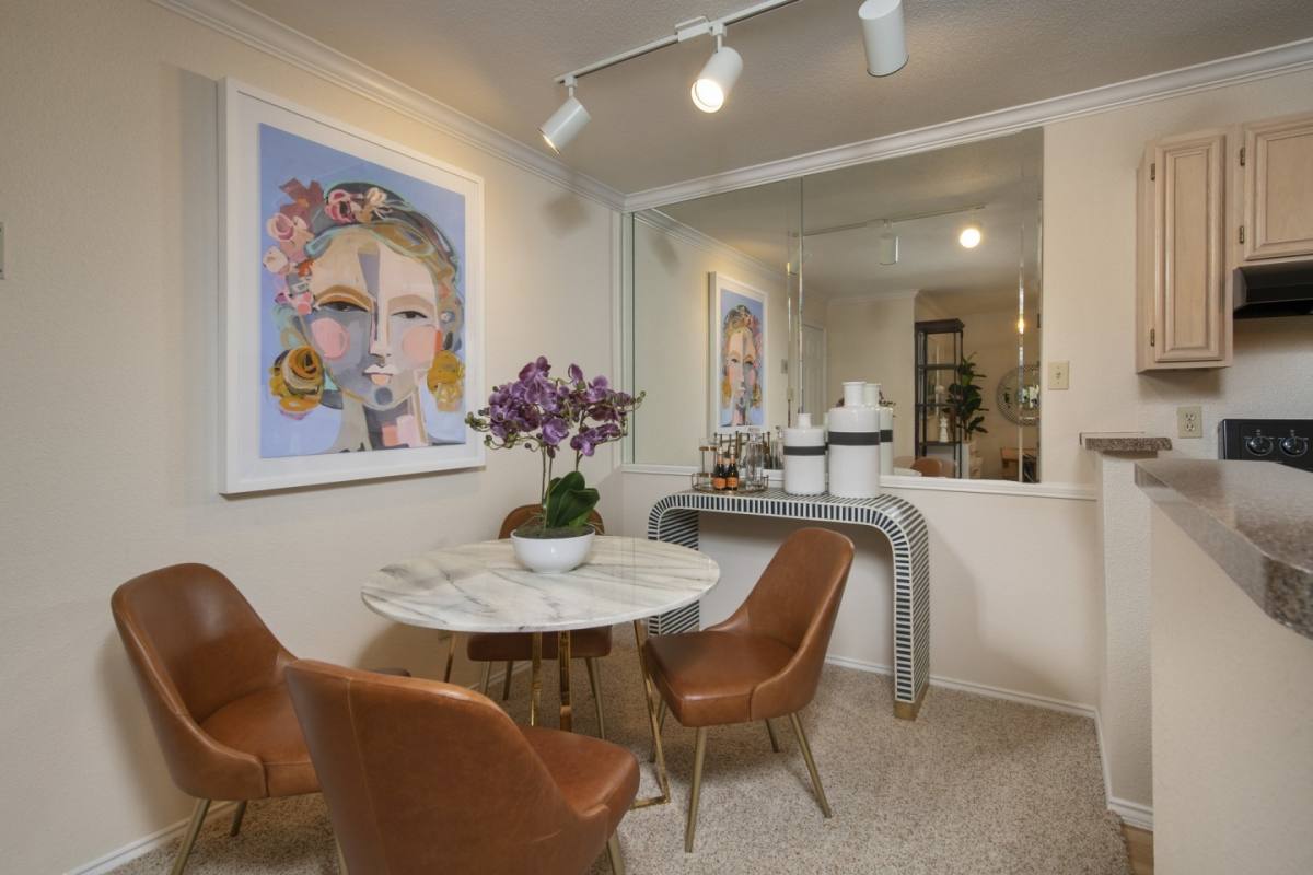 Apartment for rent at Gables Citywalk Waterford Square, 2828 Greenbriar St, Houston, TX 77098