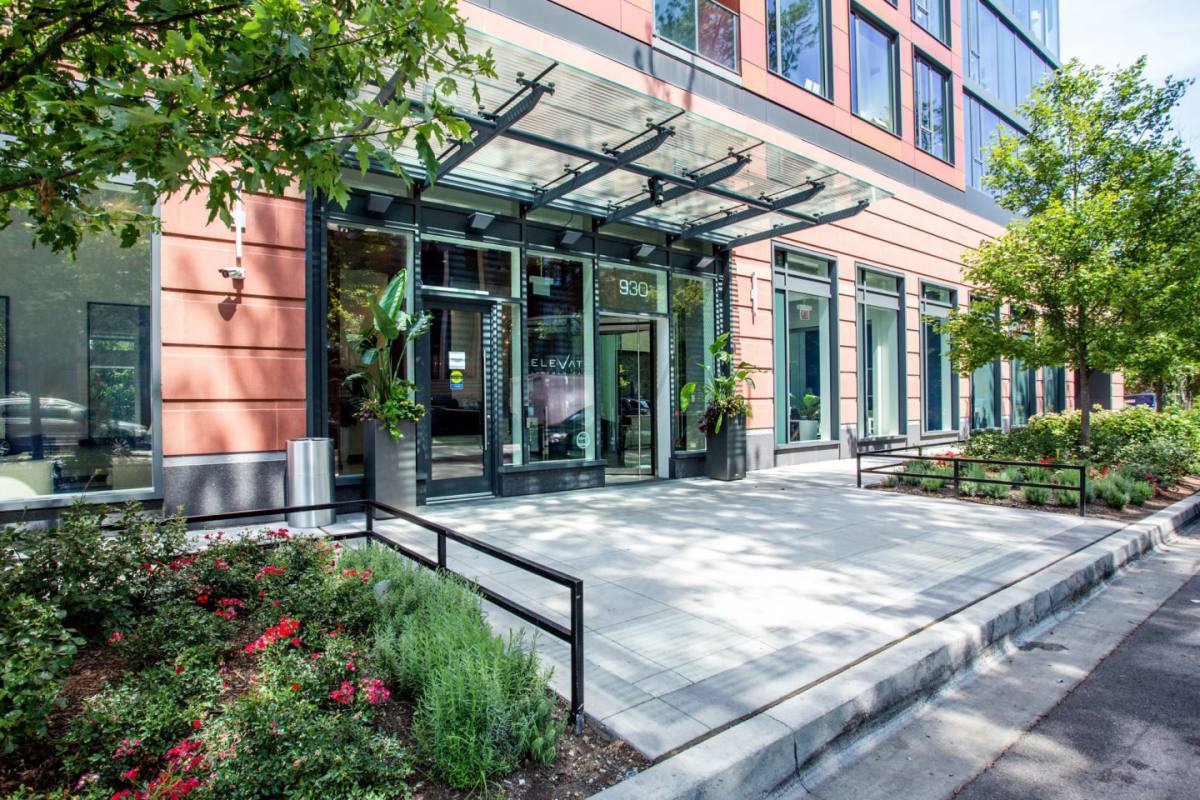 Apartment for rent at Elevate Lincoln Park, 930 W Altgeld St, Chicago, IL 60614