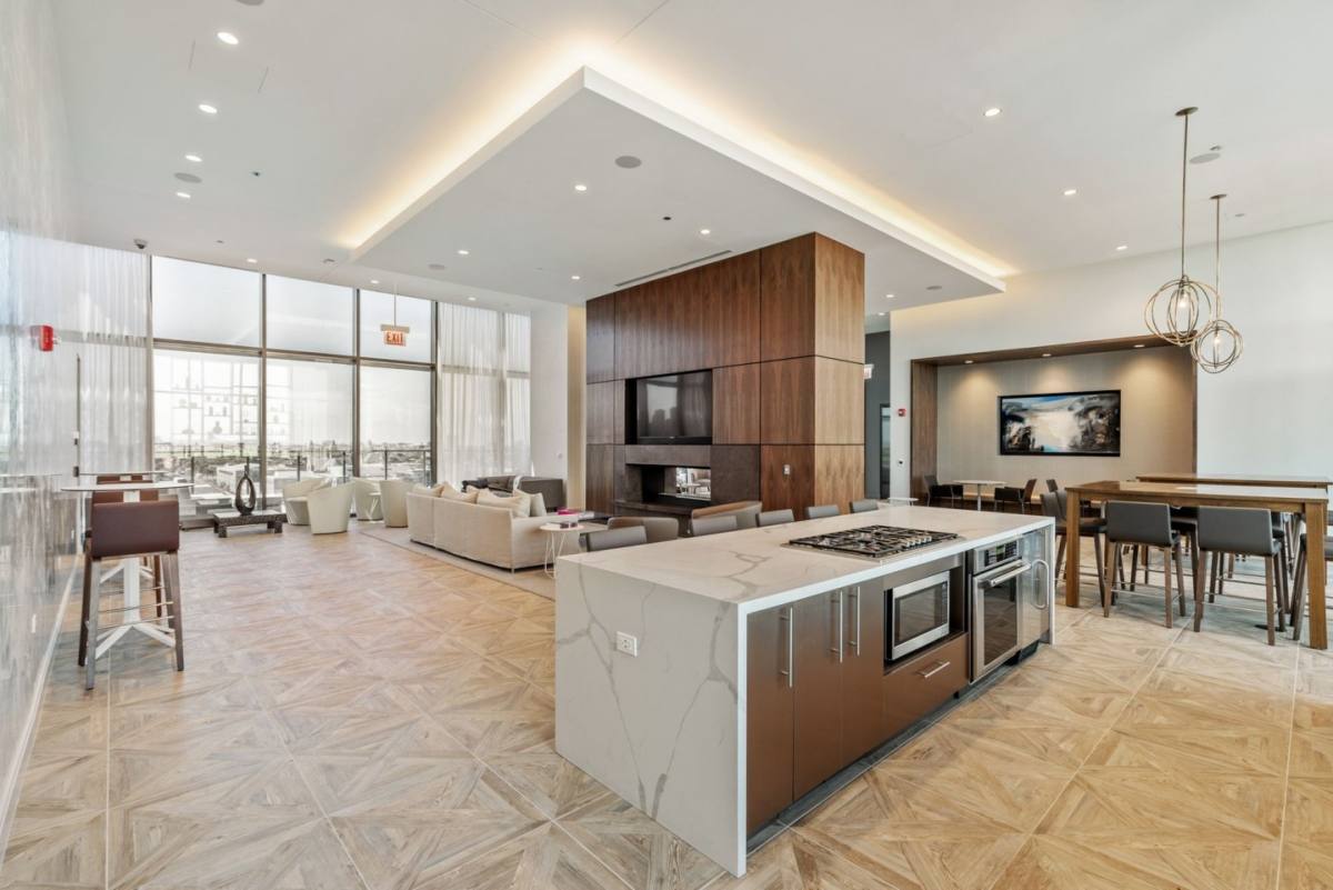 Apartment for rent at Elevate Lincoln Park, 930 W Altgeld St, Chicago, IL 60614