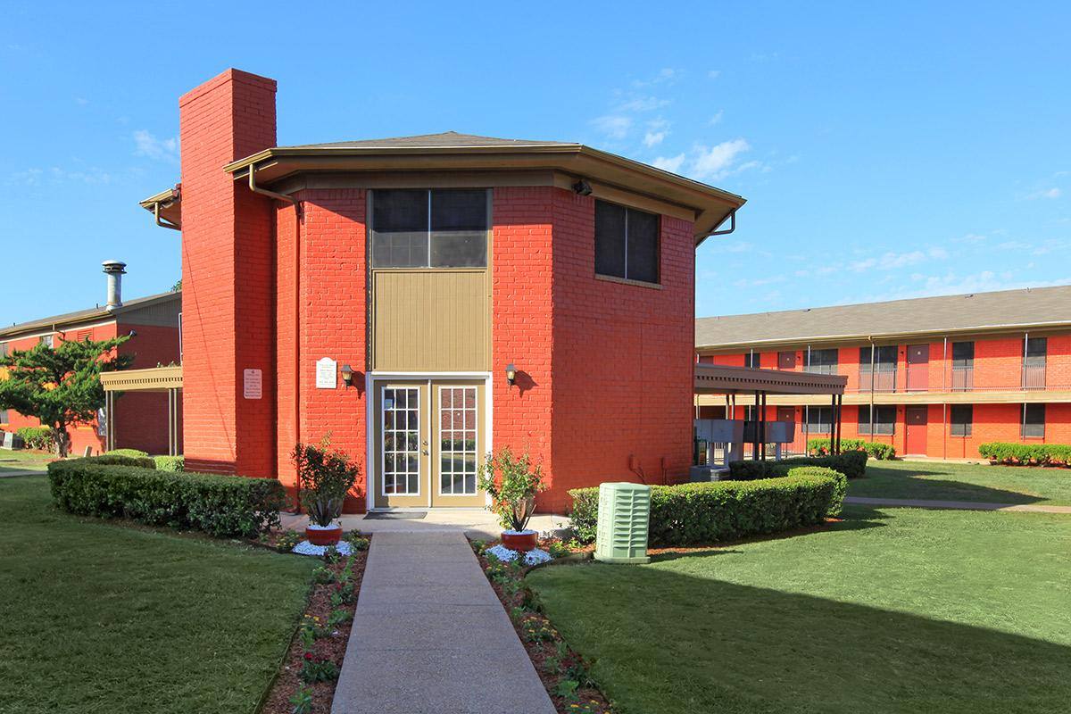 Apartment for rent at Villas De La Colonia, 1515 Metrocrest Dr, Carrollton, TX 75006