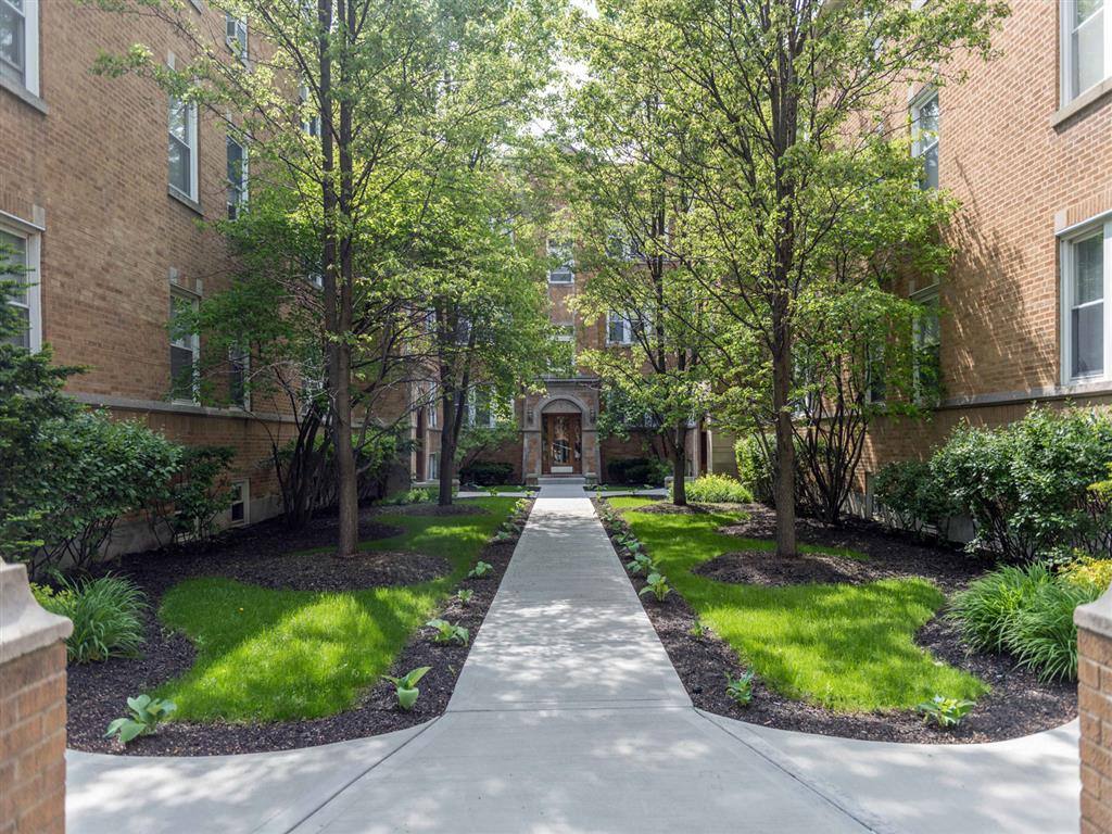 Apartment for rent at Ashland Manor, 4874 N Ashland Ave, Chicago, IL 60640
