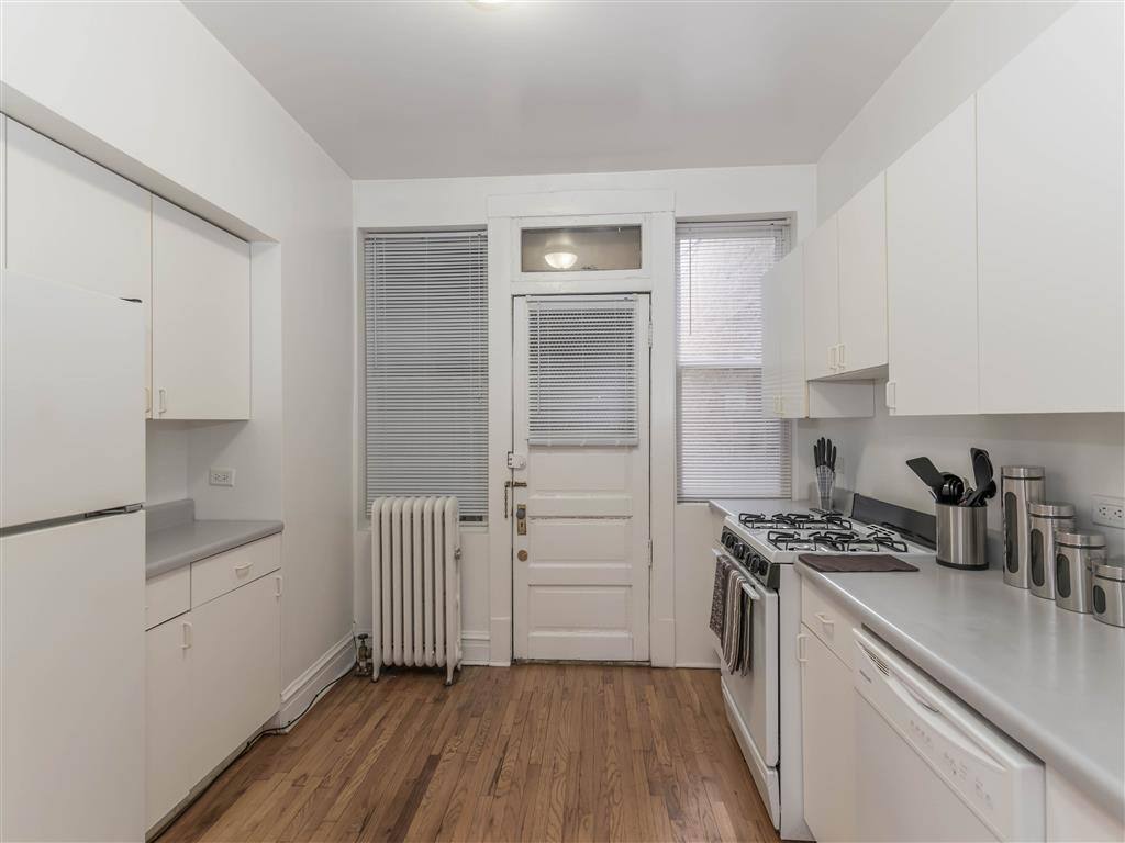Apartment for rent at Ashland Manor, 4874 N Ashland Ave, Chicago, IL 60640