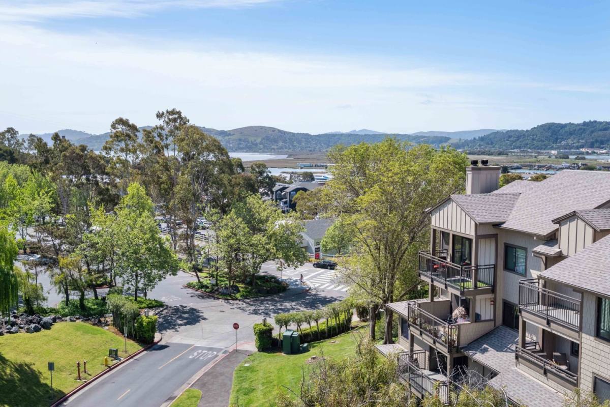 Apartment for rent at Larkspur Courts, 100 Old Quarry Rd N, Larkspur, CA 94939