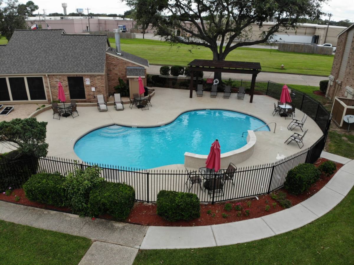 Apartment for rent at Meadow Park, 2800 Mustang Rd, Alvin, TX 77511
