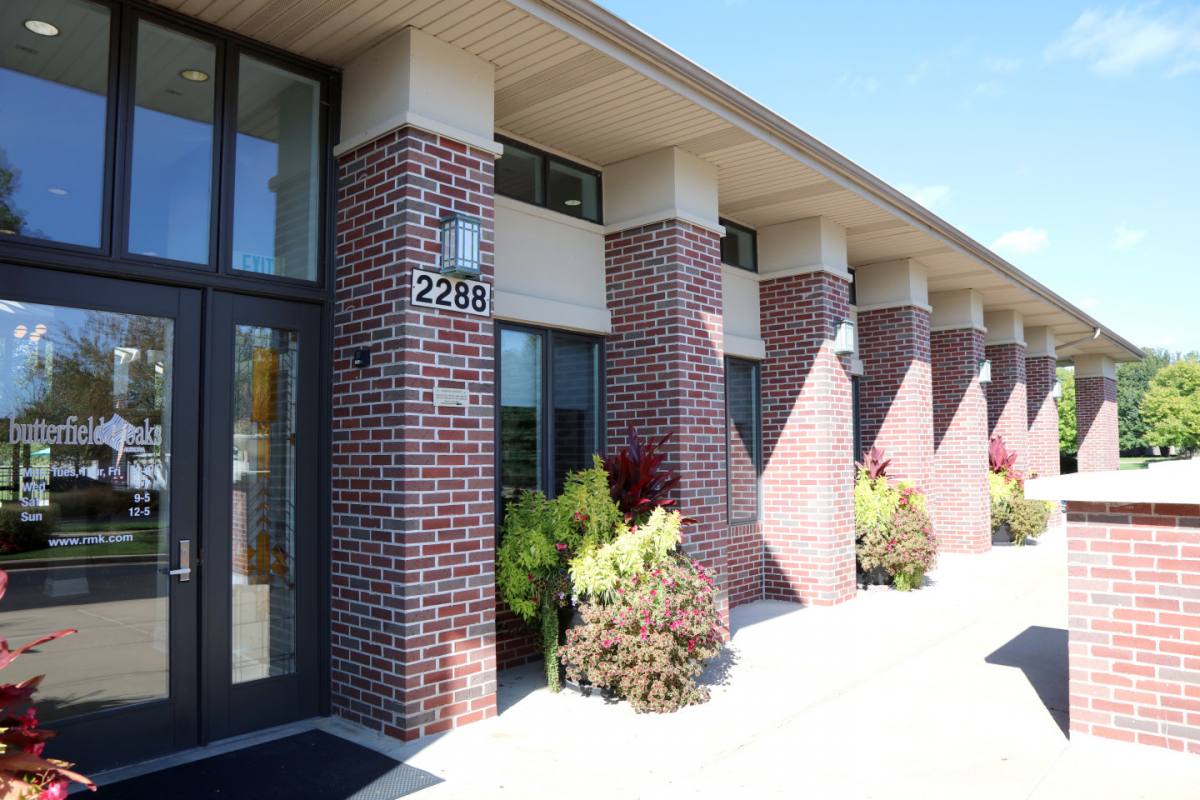 Apartment for rent at Butterfield Oaks, 2288 Oakmeadow Dr, Aurora, IL 60502