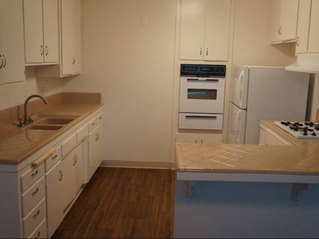 Apartment for rent at Chateau Vue, 2920 Clairemont Dr #14, San Diego, CA 92117