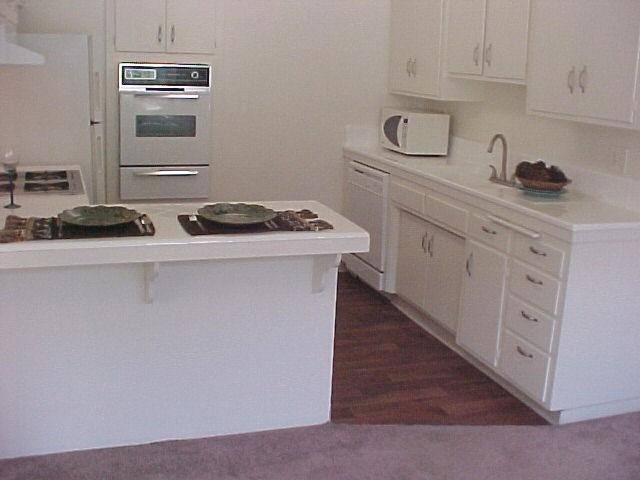 Apartment for rent at Chateau Vue, 2920 Clairemont Dr #14, San Diego, CA 92117