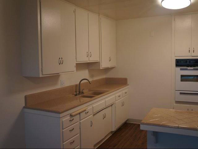 Apartment for rent at Chateau Vue, 2920 Clairemont Dr #14, San Diego, CA 92117